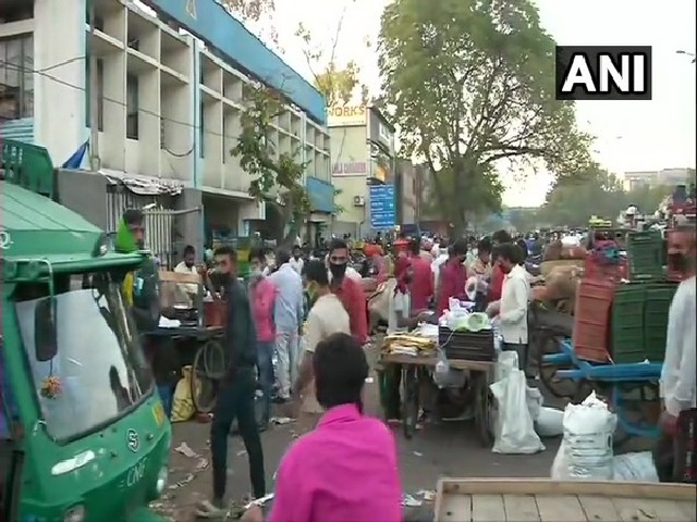 Supply to be short in delhi markets if lockdown continues
